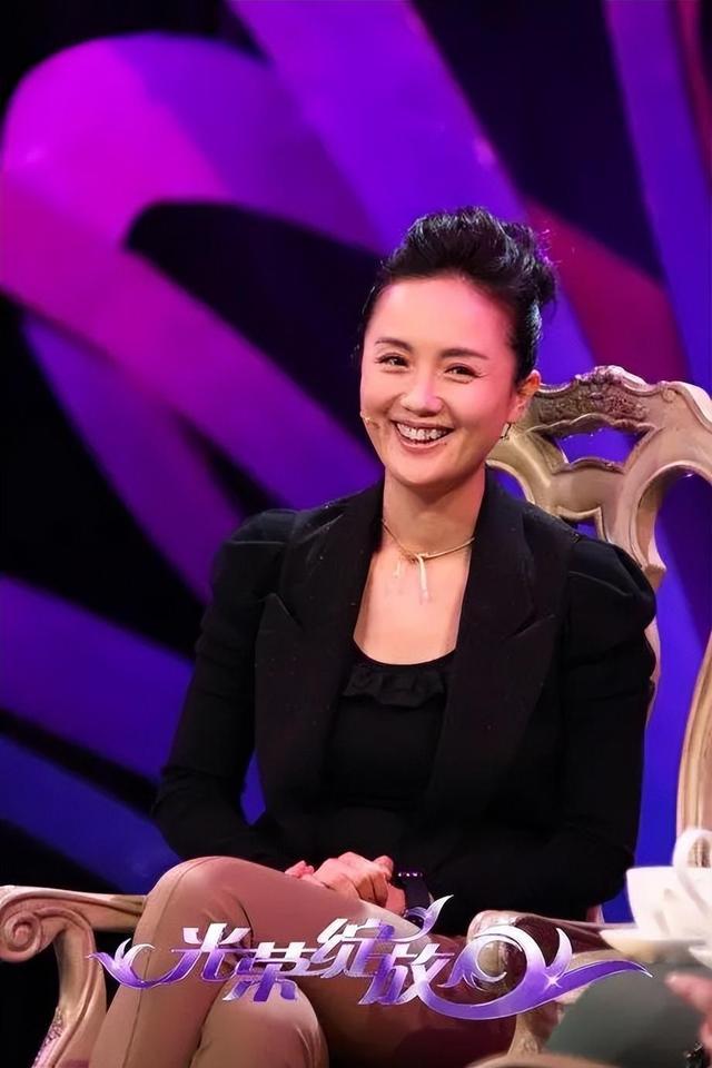 型和母亲神似知情人透露其父母背景开元棋牌亲人曝光朱媛媛全家福！脸