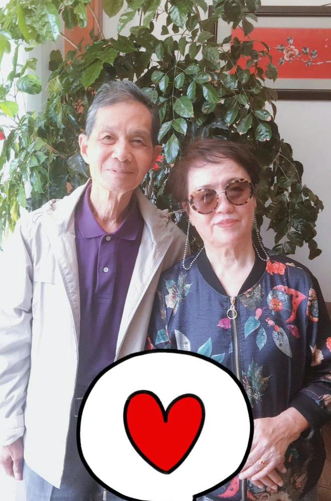 型和母亲神似知情人透露其父母背景开元棋牌亲人曝光朱媛媛全家福！脸(图6)