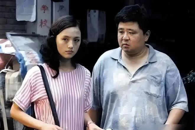 型和母亲神似知情人透露其父母背景开元棋牌亲人曝光朱媛媛全家福！脸(图8)